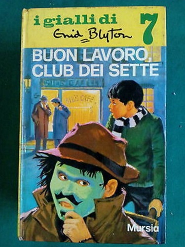 Copertina dell'edizione italiana del libro Buon lavoro, Club dei Sette! di Enid Blyton. La copertina rappresenta un ragazzo che porta su una carriola un altro ragazzo con la maschera tradizionale di Guy Fawkes. Sullo sfondo si intravedono due uomini che confabulano fra loro.